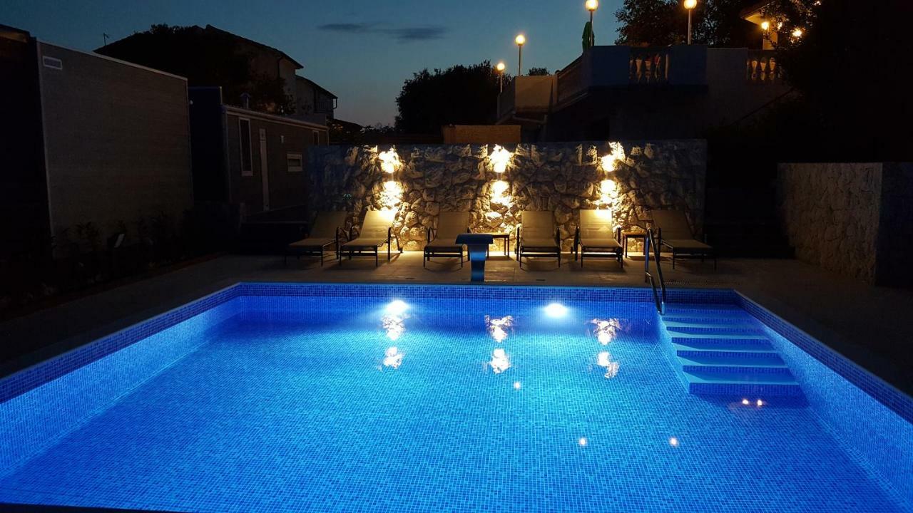 Villa Anka Kampor エクステリア 写真